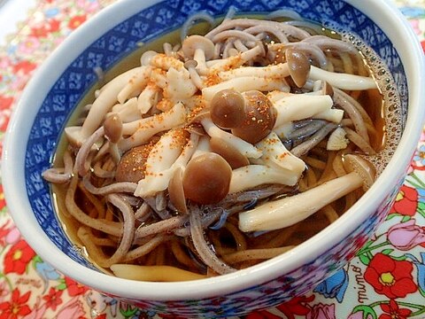 あごだしで　しめじ蕎麦♬